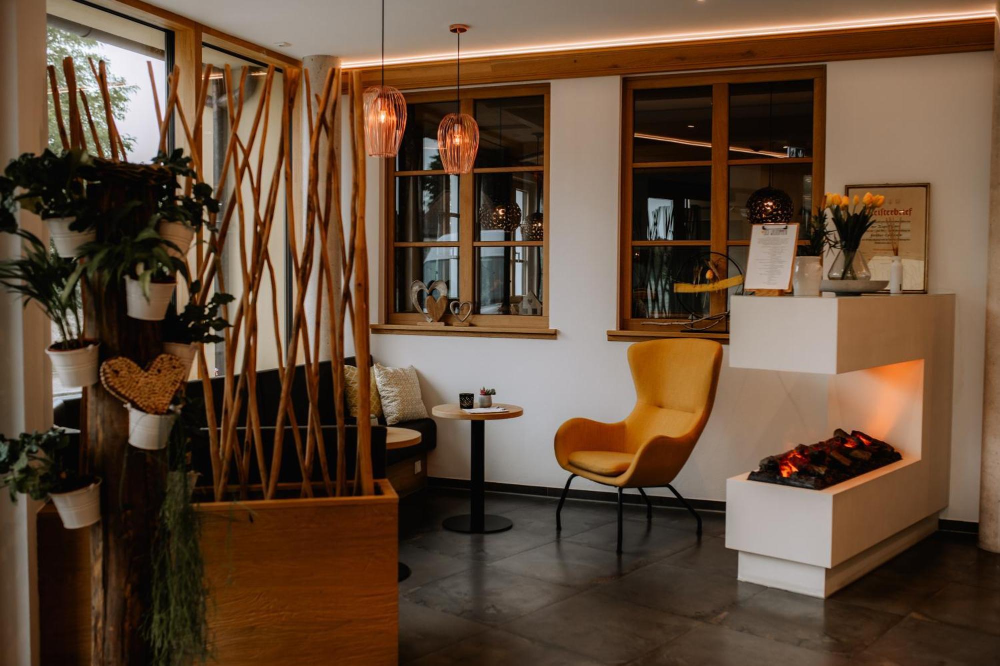Landhotel Gary Wolframs-Eschenbach Bagian luar foto