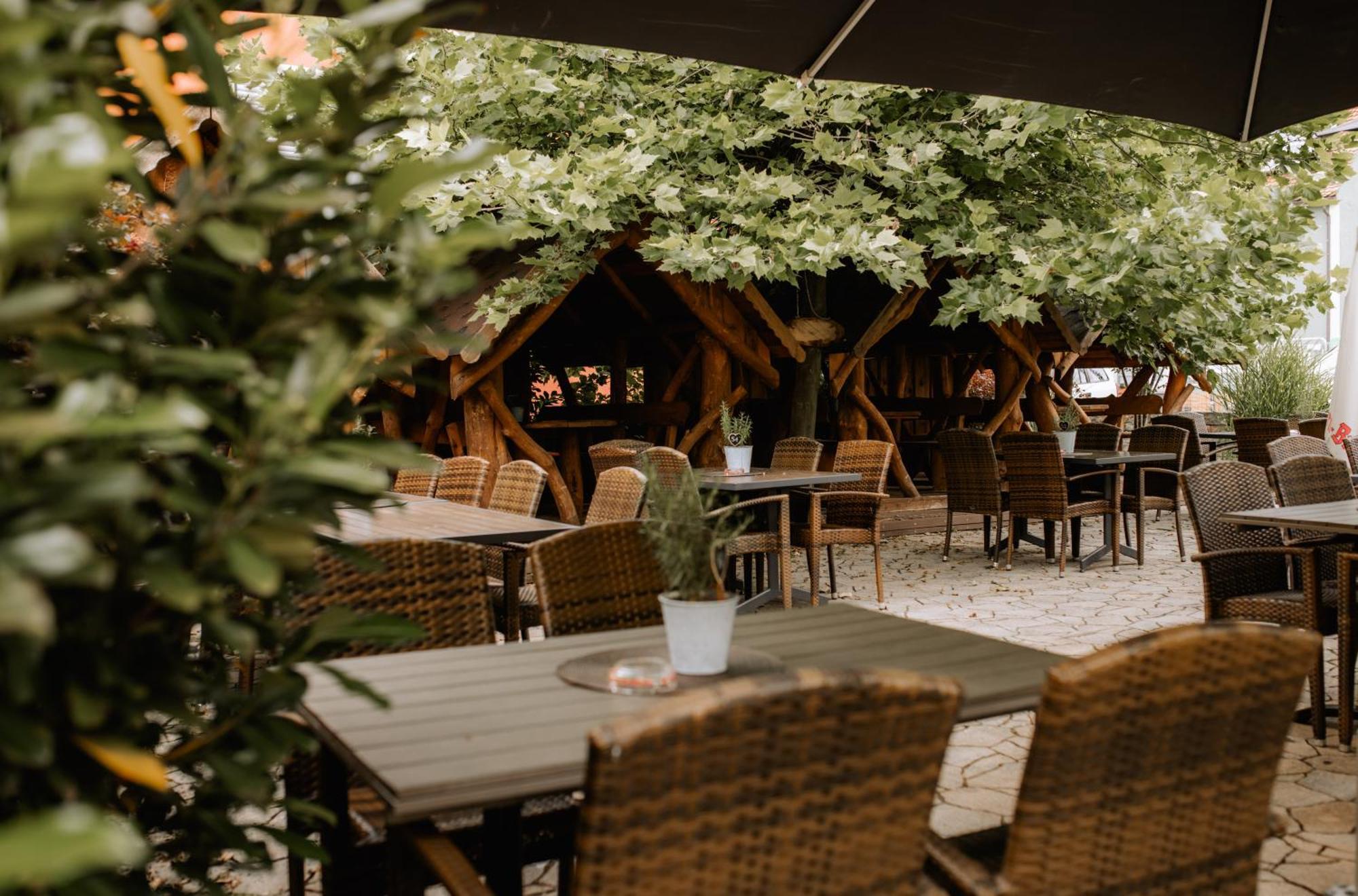 Landhotel Gary Wolframs-Eschenbach Bagian luar foto